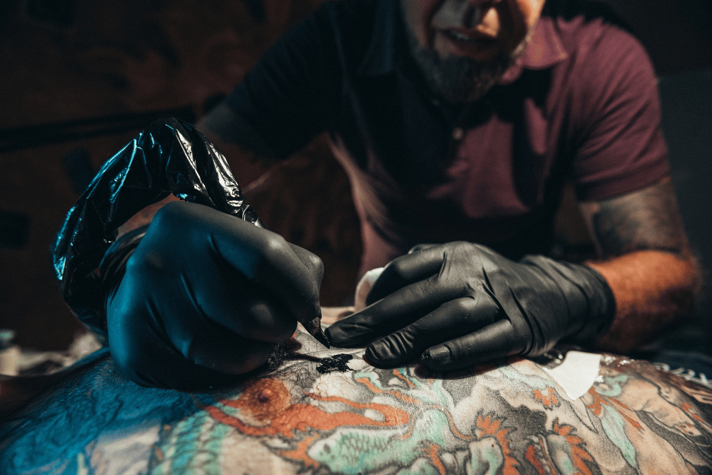 czy-robienie-tatuazy-jest-trudne-rzeczywistosc-sztuki-na-skorze
